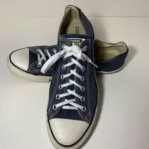 Converse All-Stars, navy blue, Men’s size 10, women’s size 12